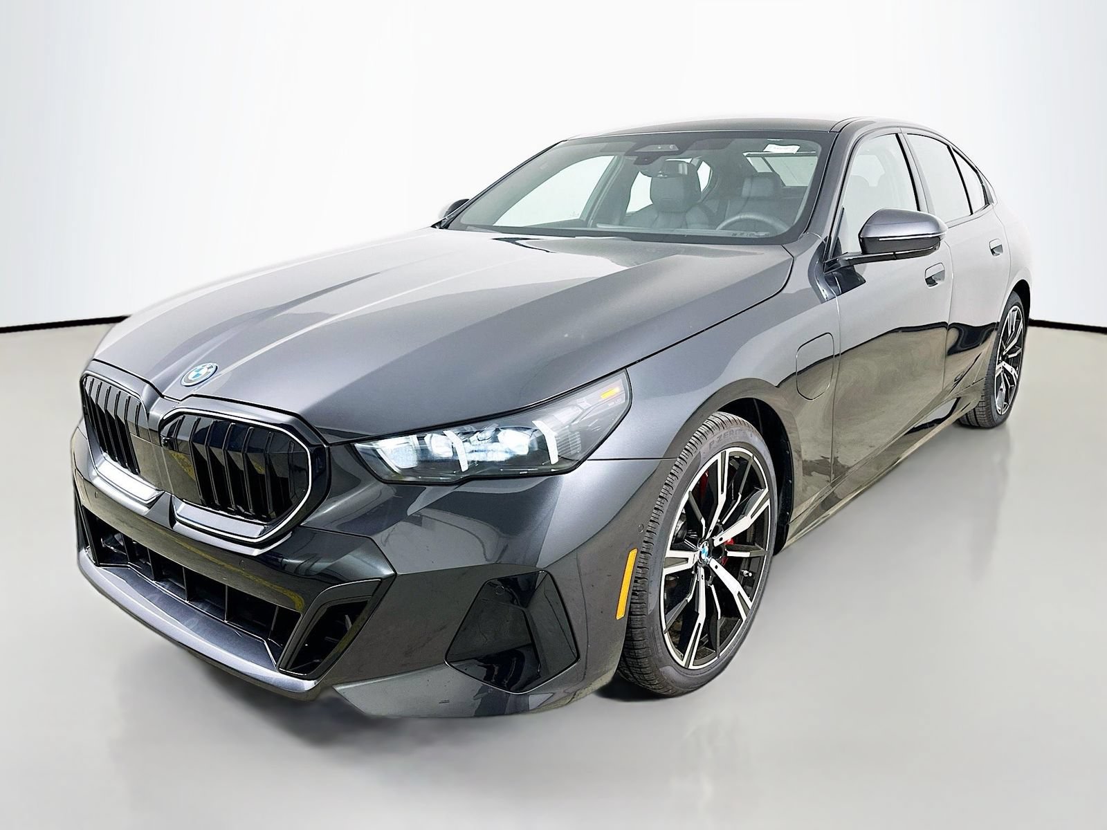 New 2026 BMW 550e xDrive w/ Executive Package AWD/4WD image 1