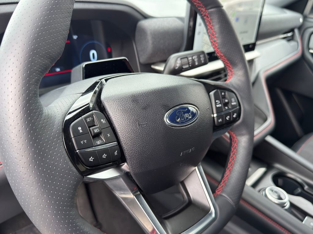 Used 2025 Ford Explorer ST-Line w/ ST-Line Street Pack image 15