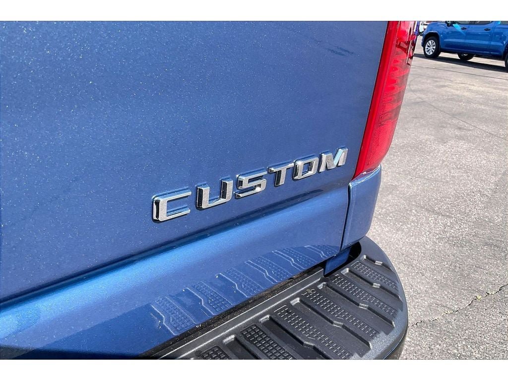 Used 2024 Chevrolet Silverado 2500 Custom AWD/4WD image 9