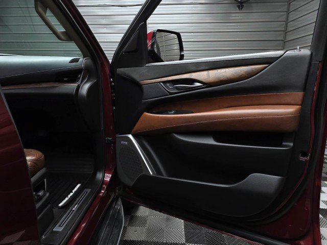 Used 2019 Cadillac Escalade Luxury AWD/4WD image 41