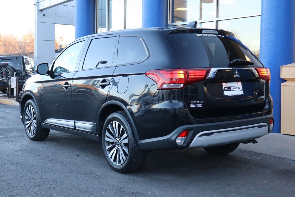 Used 2019 Mitsubishi Outlander SE image 3