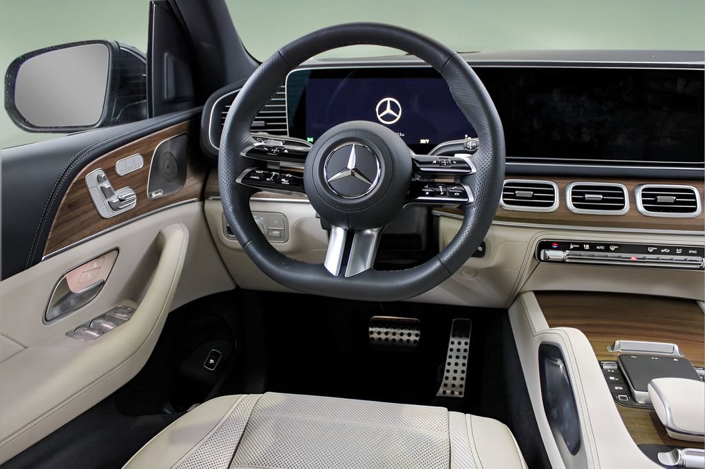 Used 2026 Mercedes-Benz GLS 580 4MATIC image 16