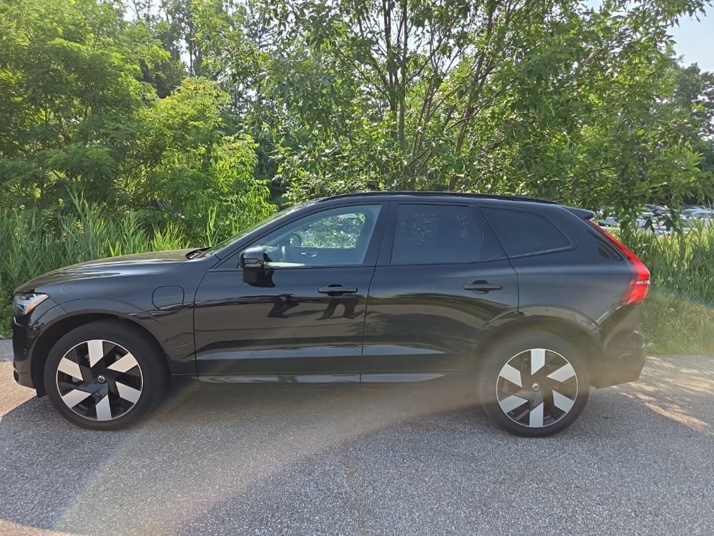 Used 2024 Volvo XC60 T8 Plus w/ Protection Package Premier AWD/4WD image 2