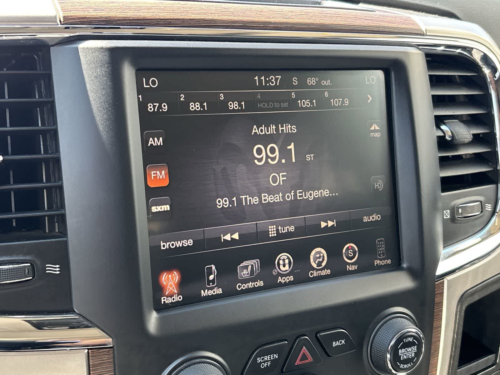 Used 2016 RAM 1500 Laramie w/ Convenience Group AWD/4WD image 18