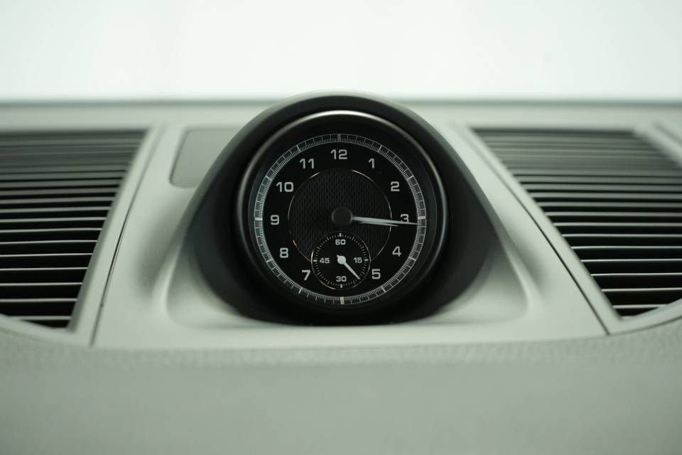 Certified 2025 Porsche Macan AWD/4WD image 34