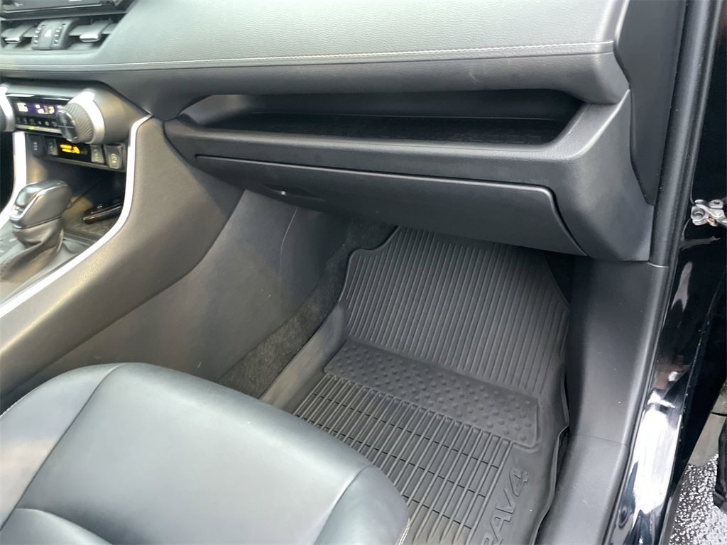 Used 2021 Toyota RAV4 XLE Premium image 34