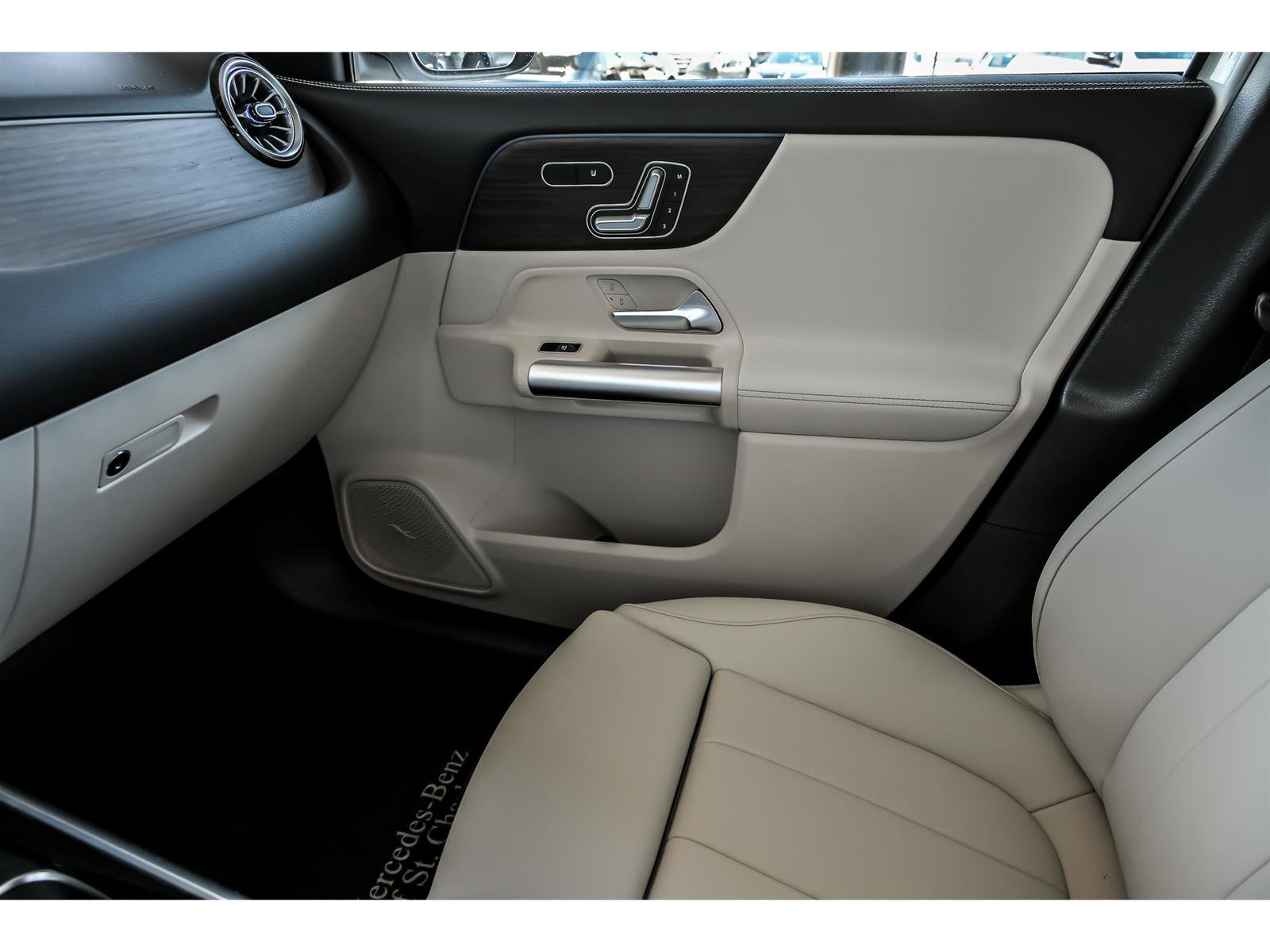 New 2026 Mercedes-Benz GLA 250 4MATIC image 17