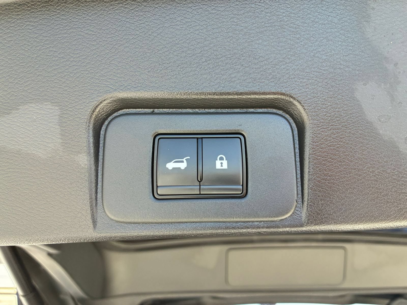 Used 2025 Nissan Rogue SV FWD image 22