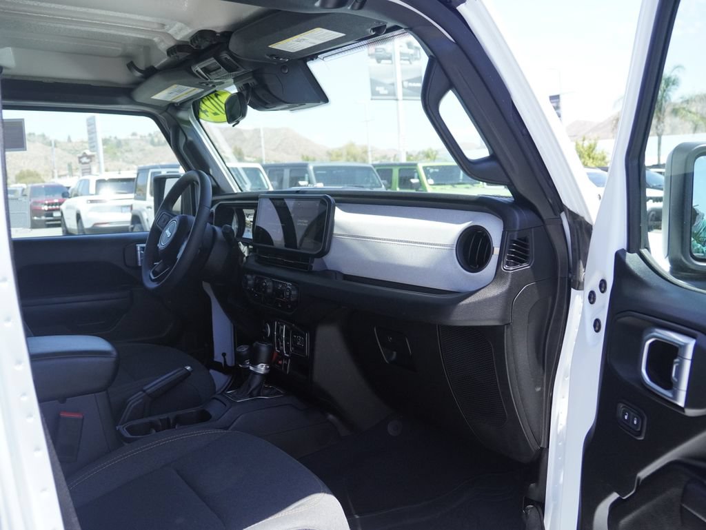Used 2024 Jeep Wrangler Unlimited AWD/4WD image 33