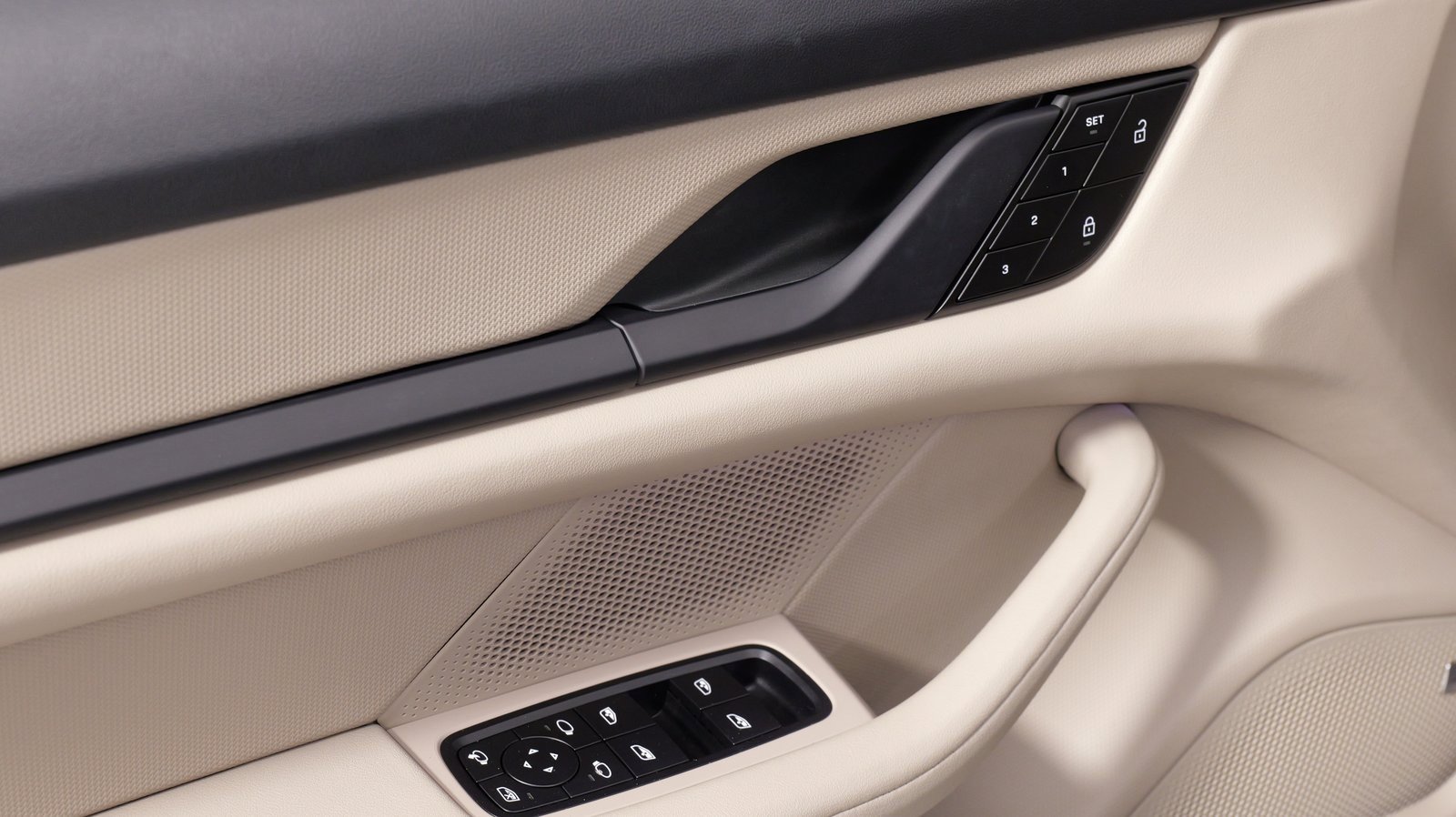 Used 2023 Porsche Taycan image 27