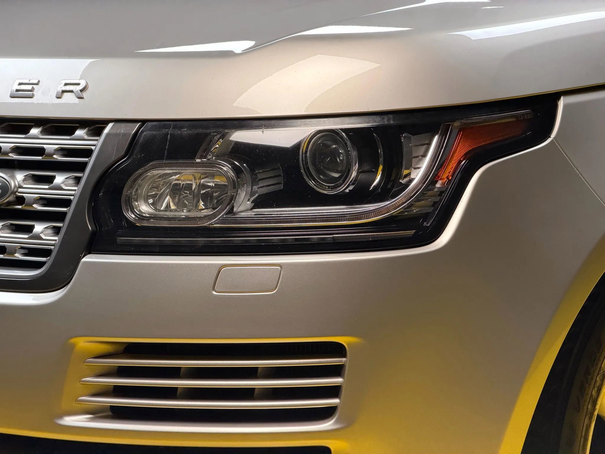 Used 2016 Land Rover Range Rover HSE image 7