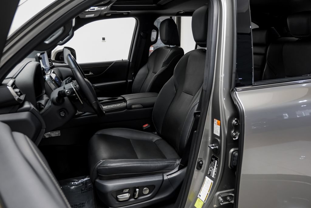 Used 2022 Lexus LX 600 4WD w/ Luxury Package image 37