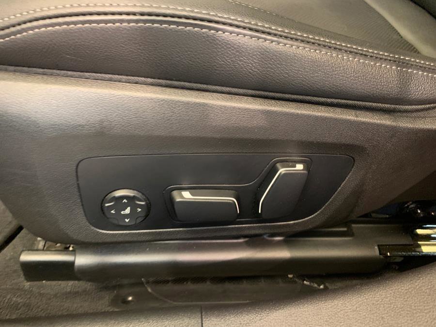 Used 2024 BMW 330i xDrive Sedan w/ Convenience Package image 19