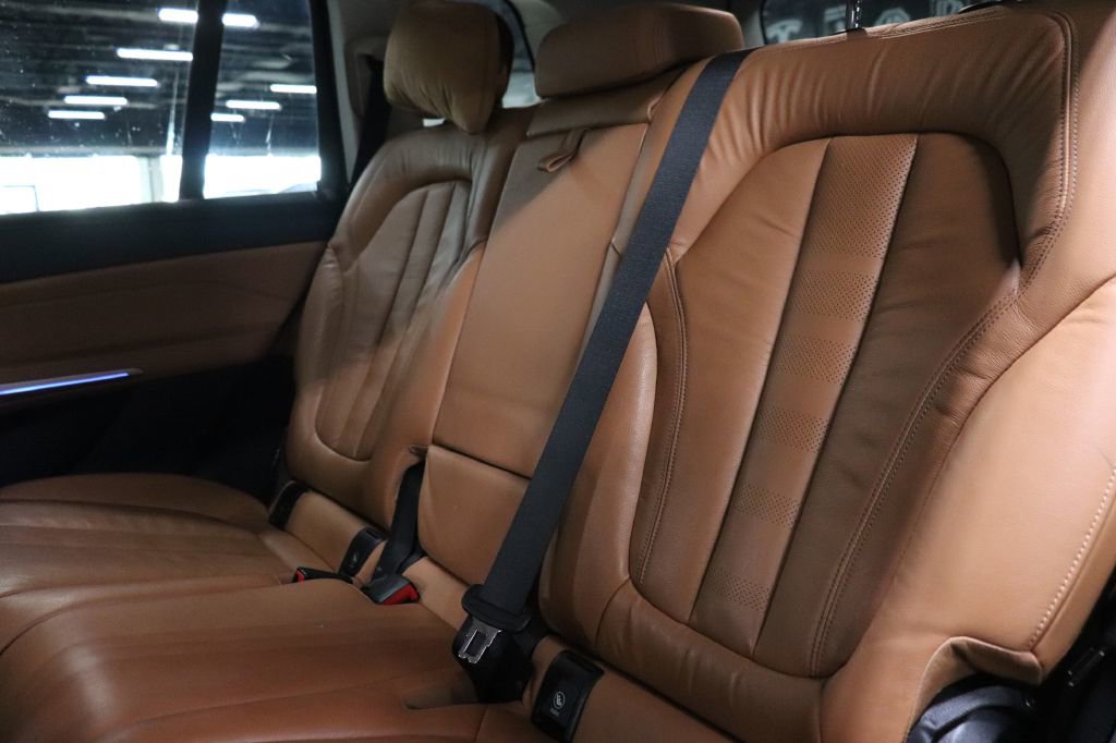 Used 2019 BMW X7 xDrive40i w/ Parking Assistance Package image 19