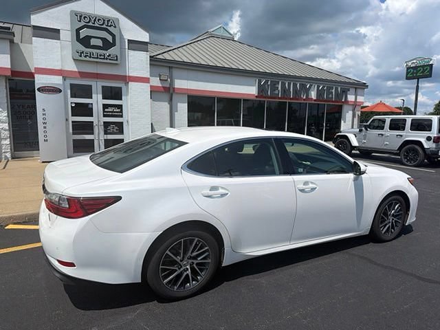 Used 2017 Lexus ES 350 w/ Luxury Package FWD image 5