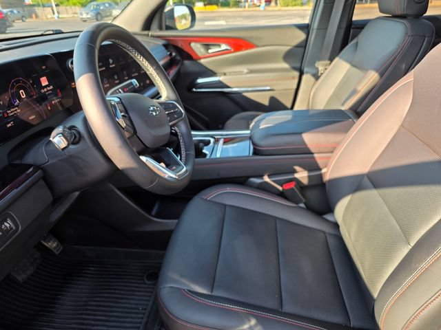 Used 2026 Chevrolet Traverse Z71 w/ LPO, Floor Liner Package AWD/4WD image 22