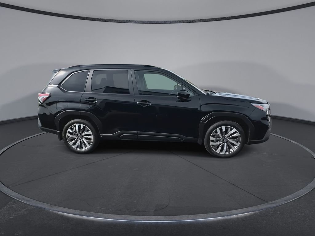 Used 2025 Subaru Forester Touring image 2