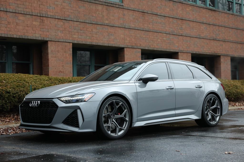 Used 2025 Audi RS 6 performance w/ Blue RS Design Package Plus image 4