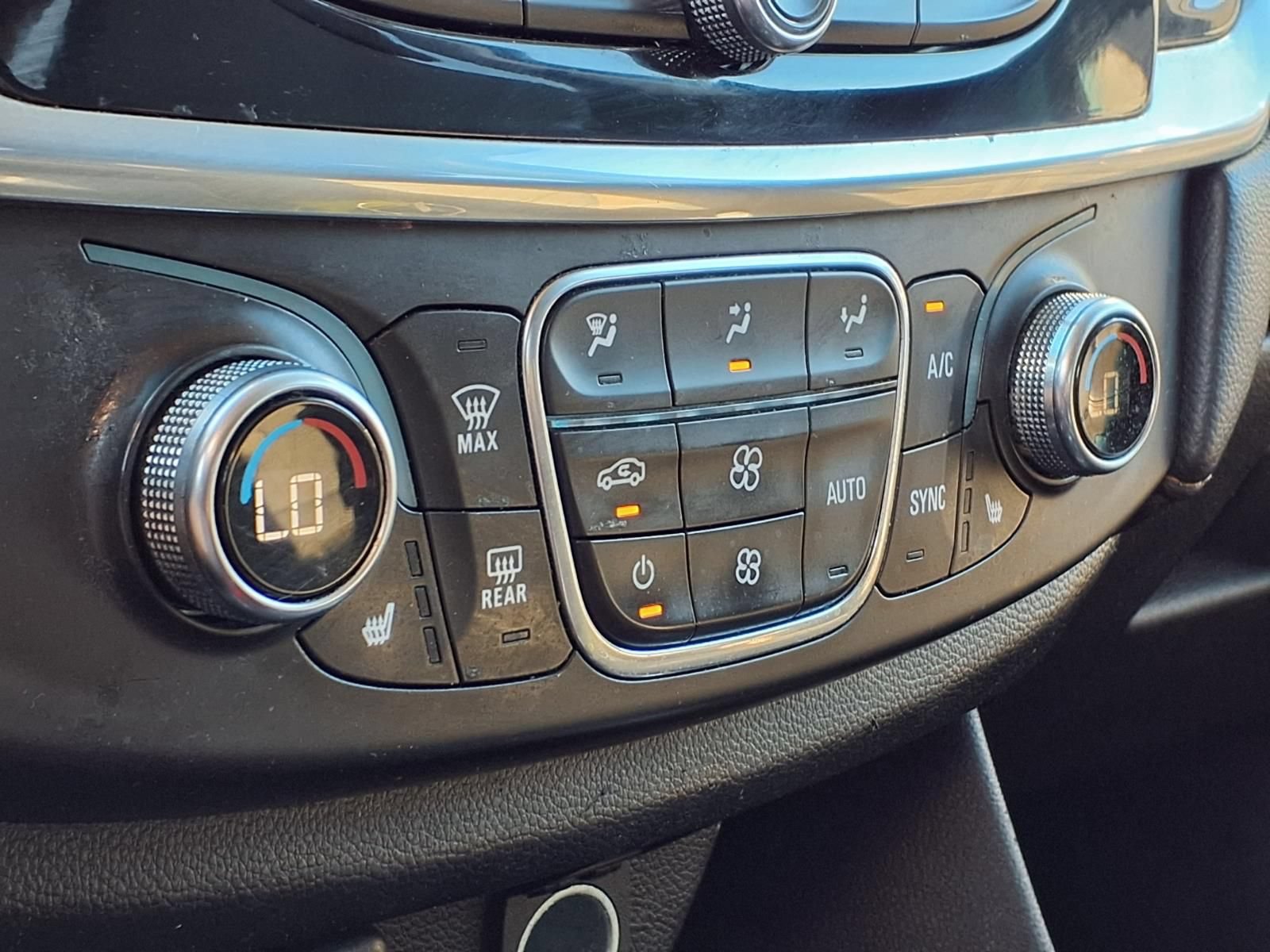 Used 2019 Chevrolet Traverse LT AWD/4WD image 22