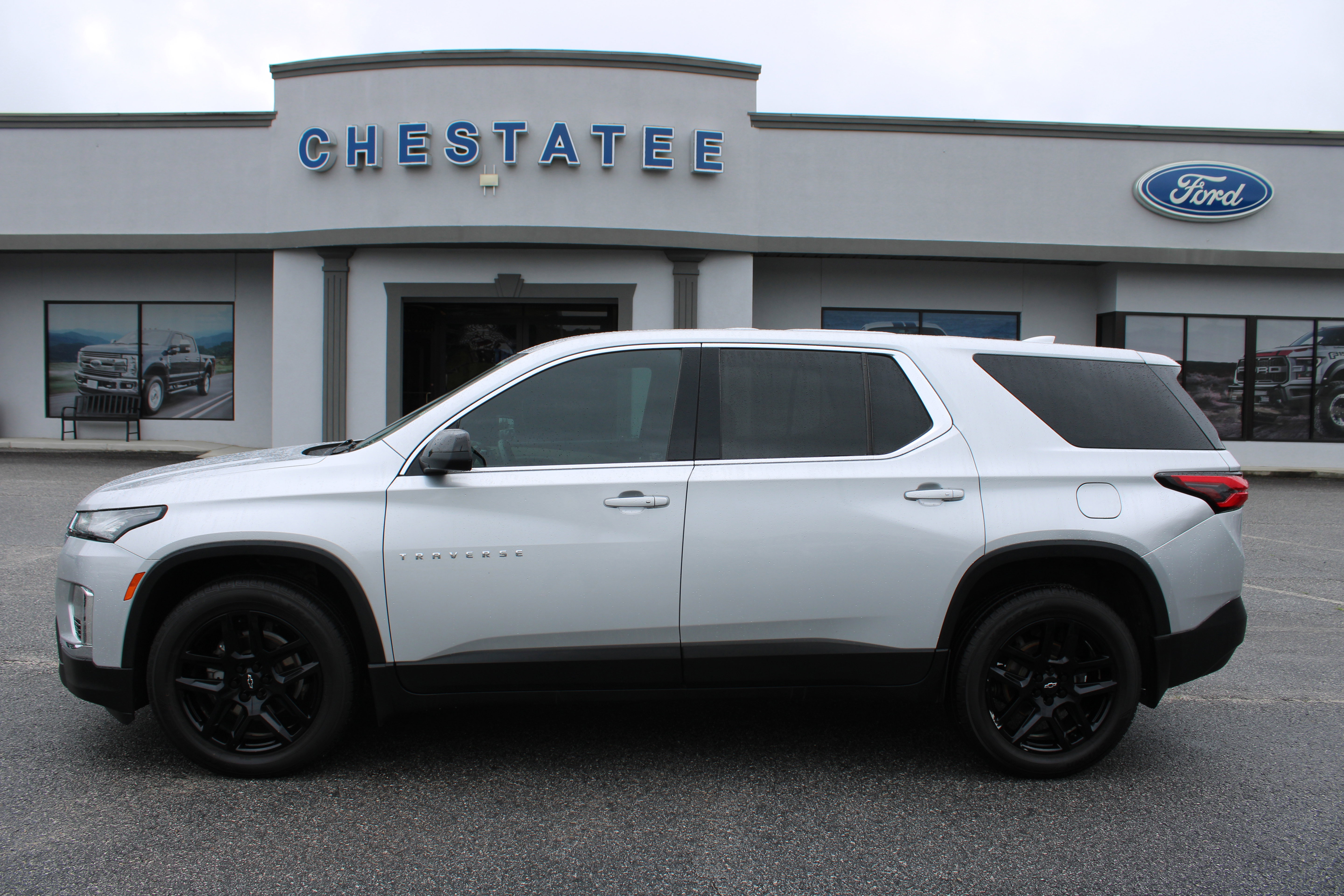 Used 2022 Chevrolet Traverse LS w/ LPO, Cargo Package AWD/4WD image 1