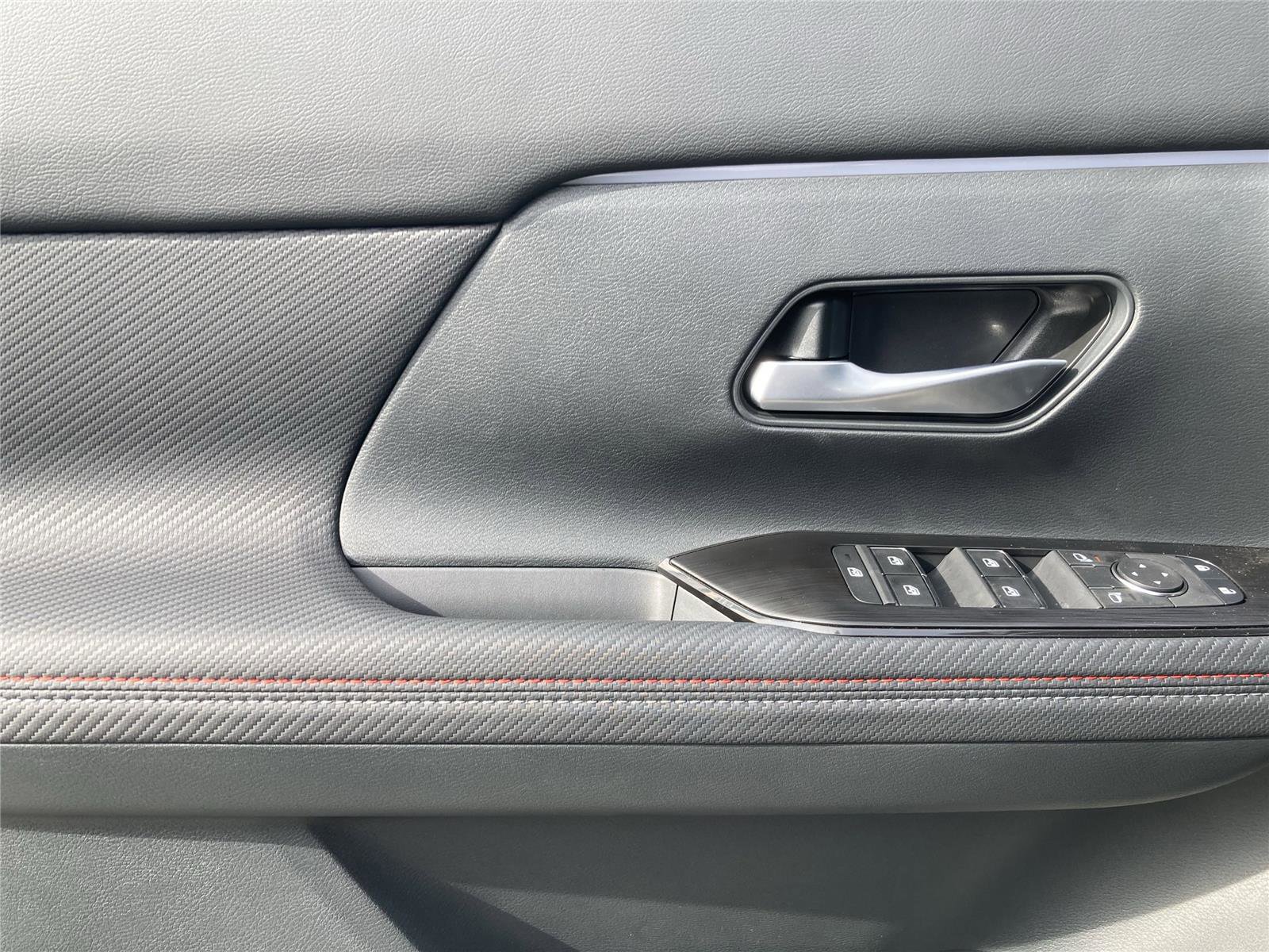 New 2025 Nissan Kicks SR image 30