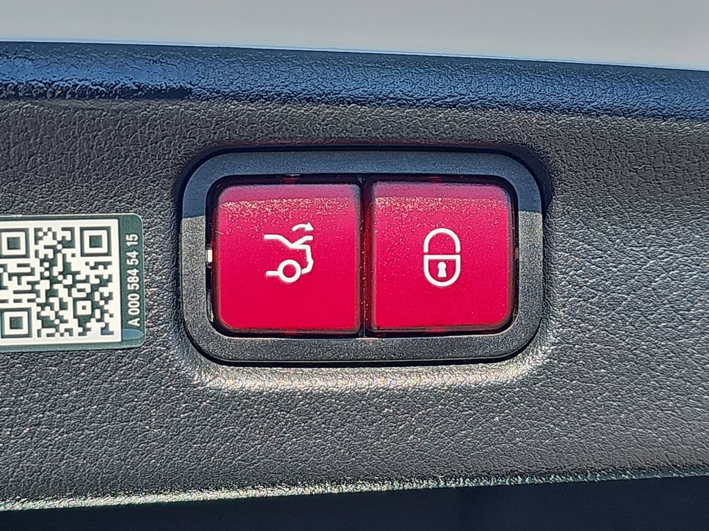 Used 2025 Mercedes-Benz C 300 4MATIC Sedan image 16
