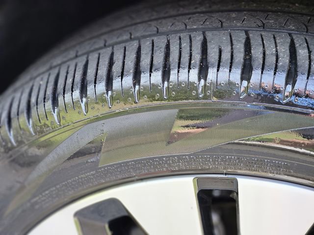 Used 2025 Ford Explorer Platinum w/ LUX Leather Package image 11