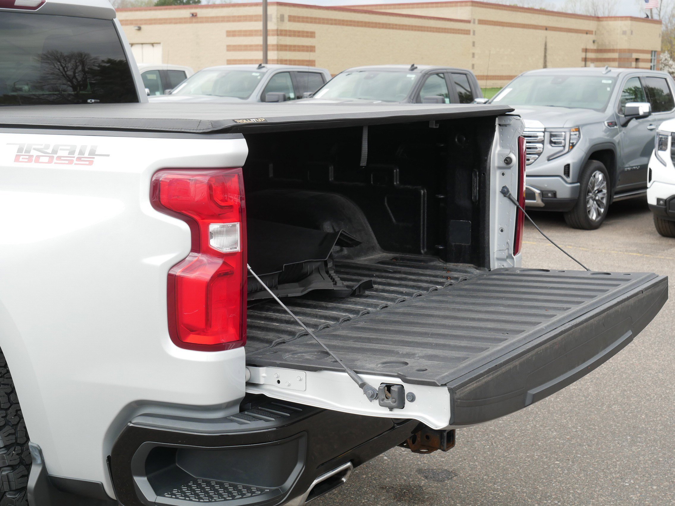Used 2019 Chevrolet Silverado 1500 LT Trail Boss w/ Convenience Package AWD/4WD image 18