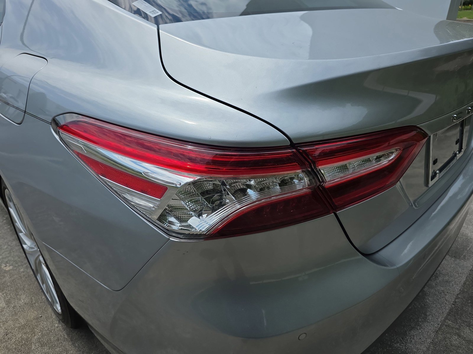 Used 2018 Toyota Camry XLE FWD image 6