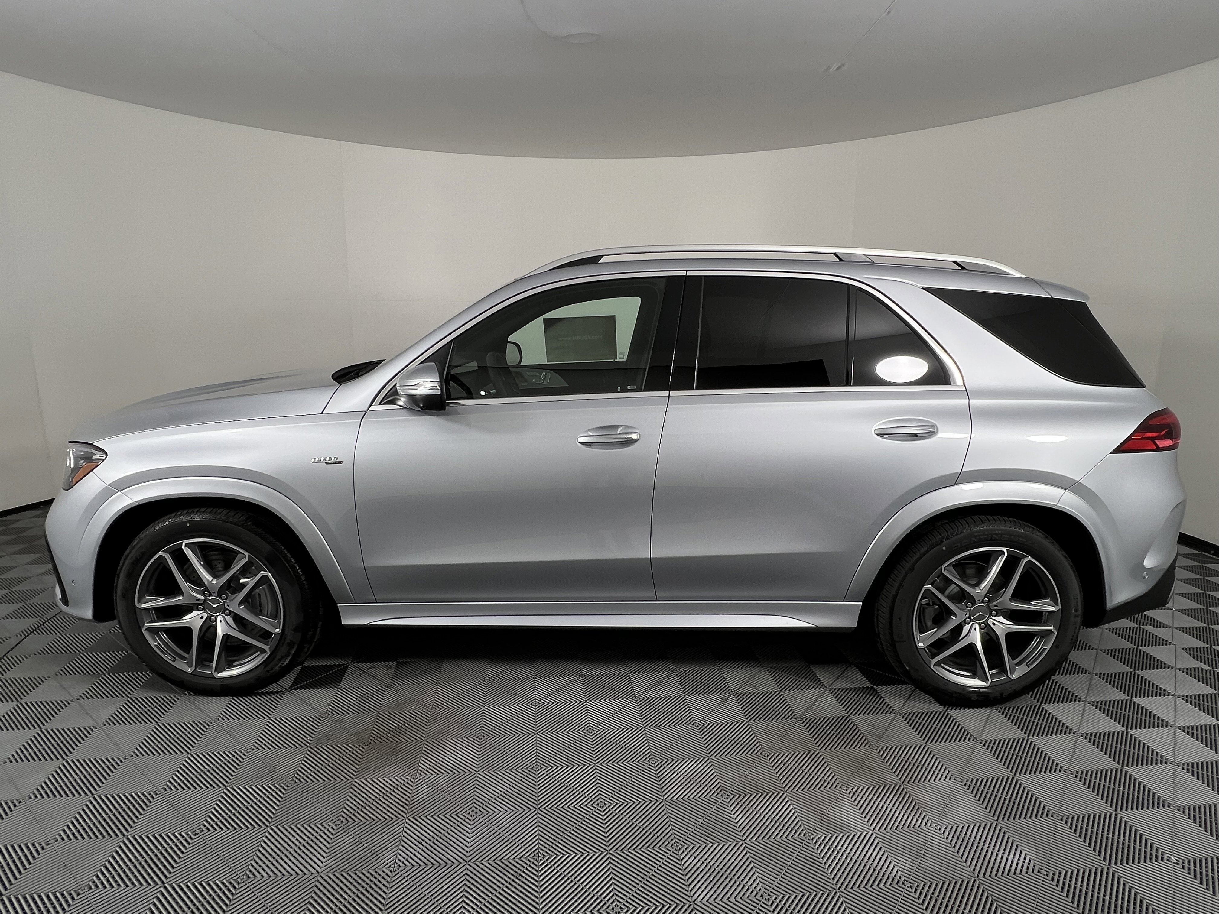 New 2025 Mercedes-Benz GLE 53 AMG 4MATIC image 9