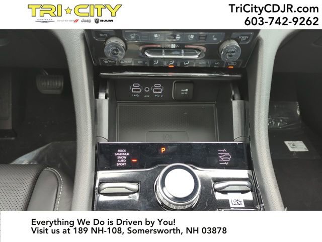 New 2025 Jeep Grand Cherokee L Overland w/ Luxury Tech Group IV image 14