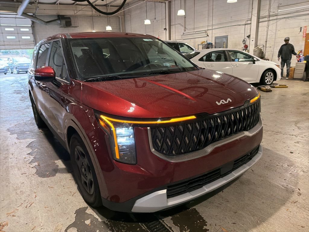 Used 2025 Kia Carnival image 3