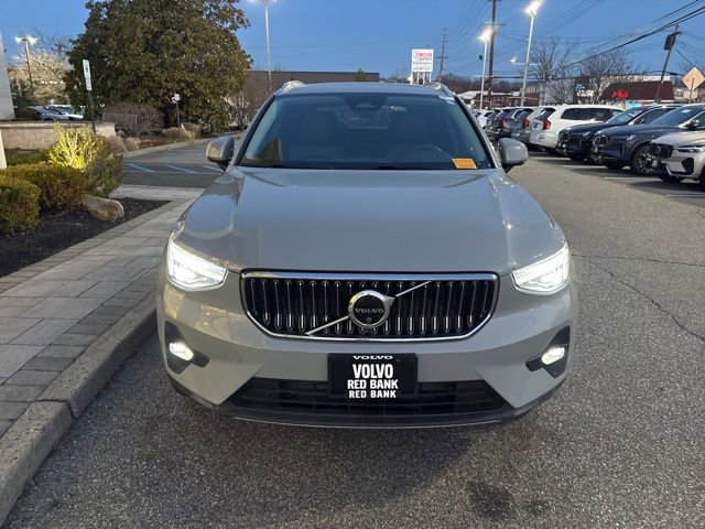 Used 2025 Volvo XC40 B5 Plus image 8