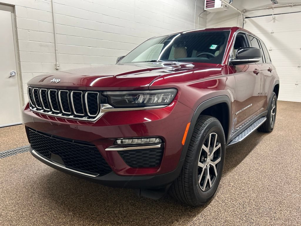 Used 2025 Jeep Grand Cherokee Limited AWD/4WD image 5