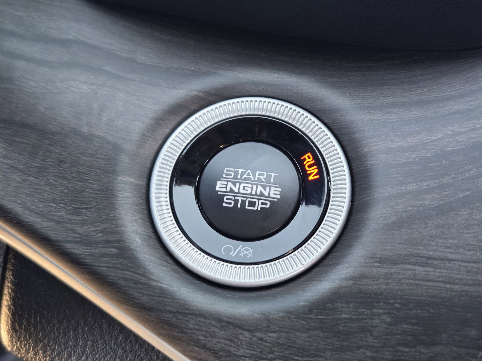 New 2025 Jeep Grand Cherokee Limited w/ Black Appearance Package image 17