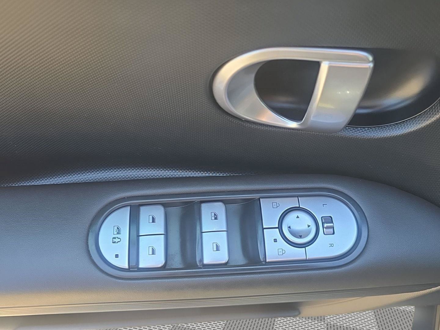 Used 2024 Hyundai Ioniq 5 SE AWD/4WD image 11