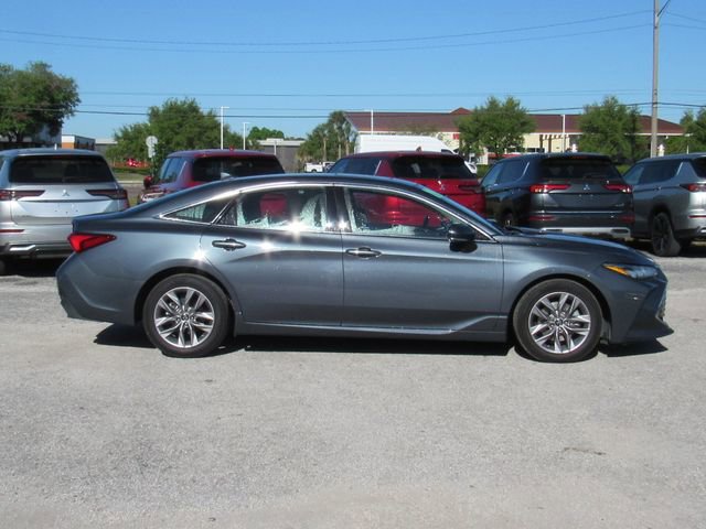 Used 2019 Toyota Avalon XLE image 2