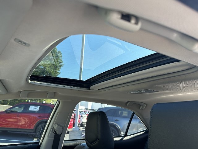 Used 2017 Toyota Corolla SE w/ Carpet Mat Package (TMS) FWD image 21