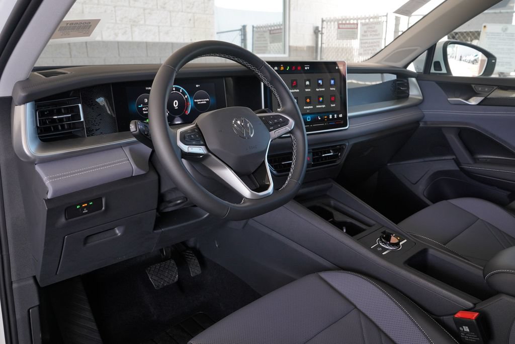 New 2026 Volkswagen Tiguan SE FWD image 15