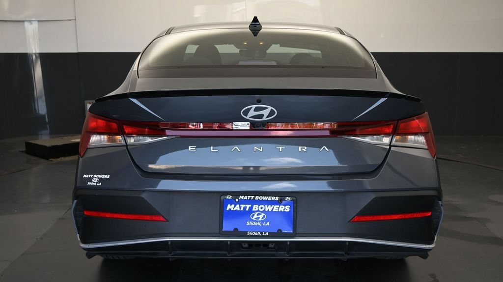Certified 2025 Hyundai Elantra Sport FWD image 18