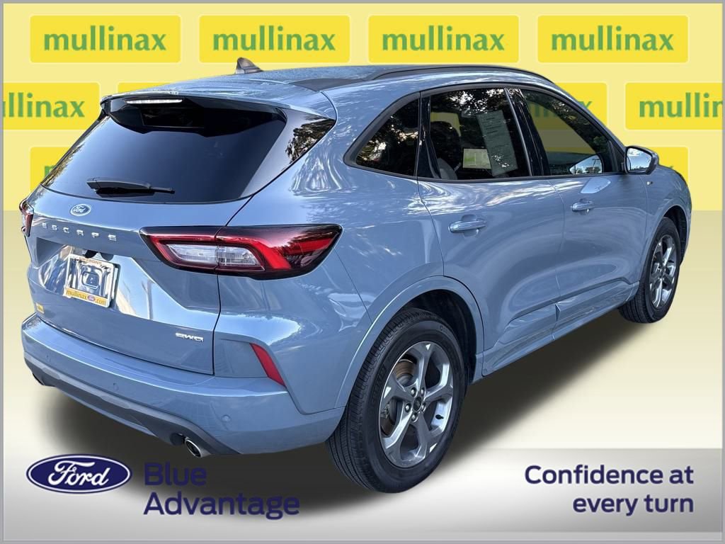 Certified 2023 Ford Escape ST-Line Select w/ Tech Pack #2 image 4