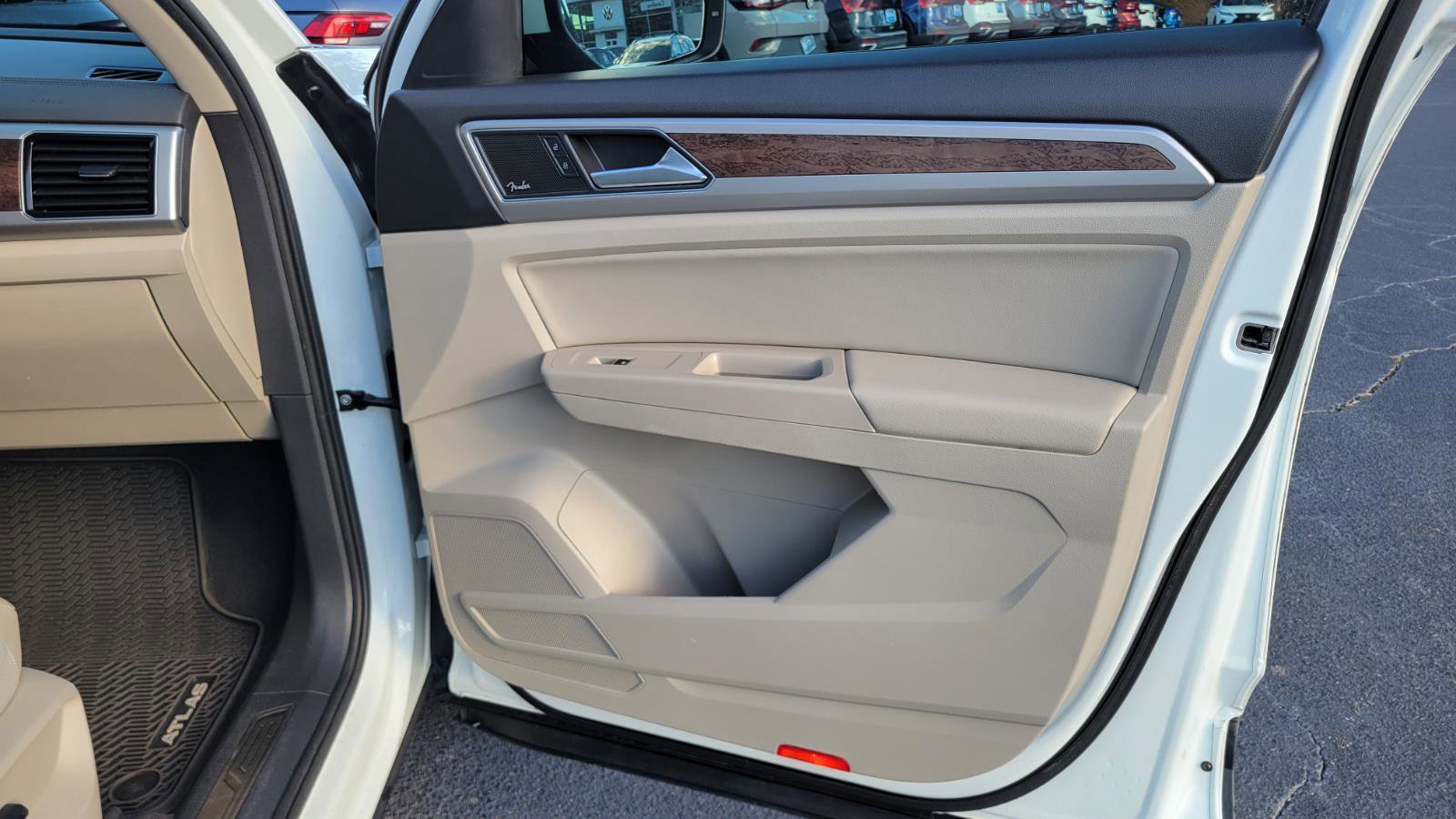 Used 2019 Volkswagen Atlas SEL Premium image 40