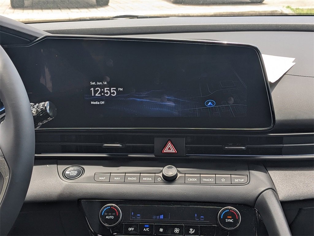 New 2025 Hyundai Elantra SEL image 17