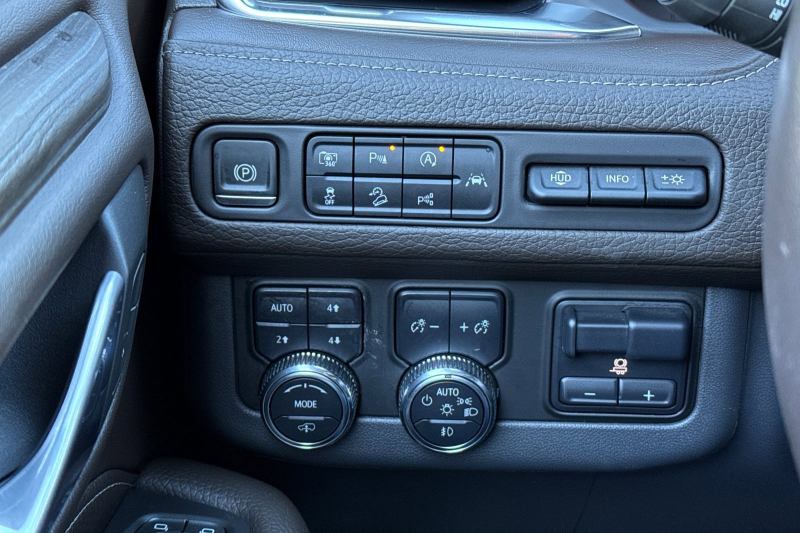 Used 2024 GMC Yukon XL Denali w/ Denali Reserve Package image 37