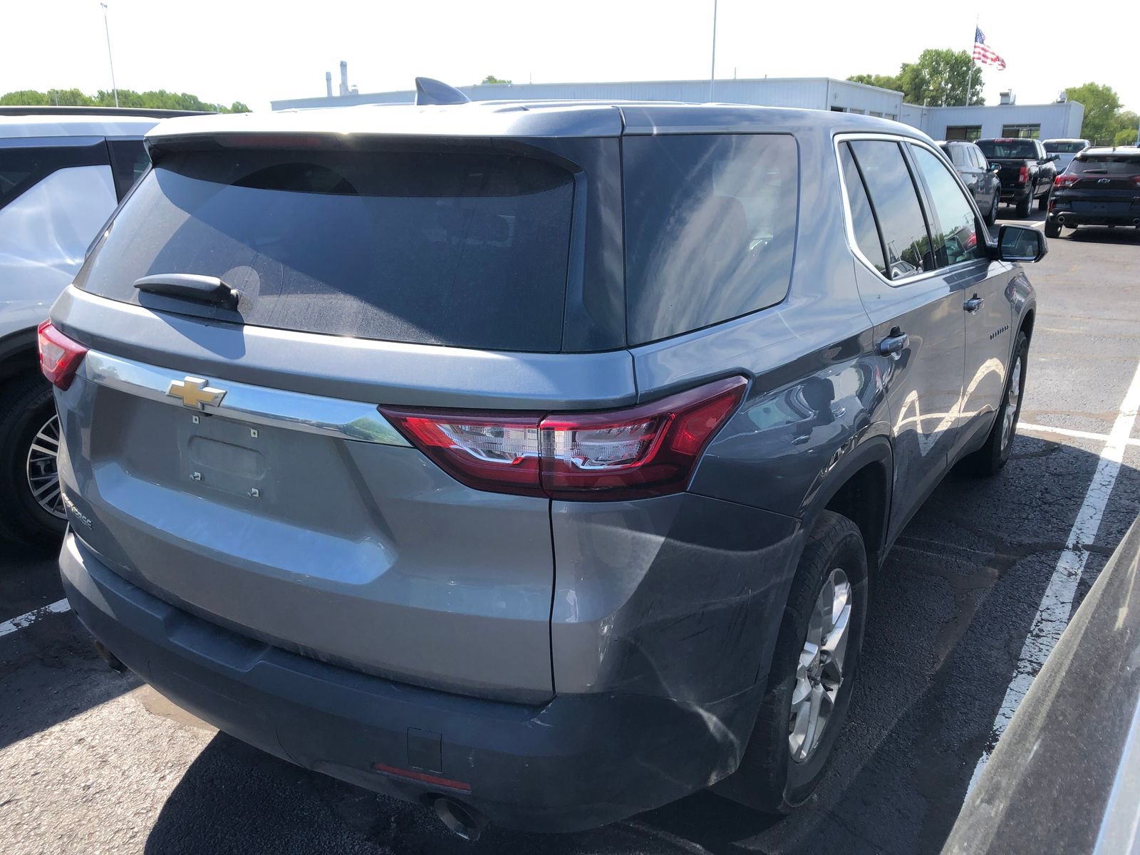 Used 2018 Chevrolet Traverse LS FWD image 4