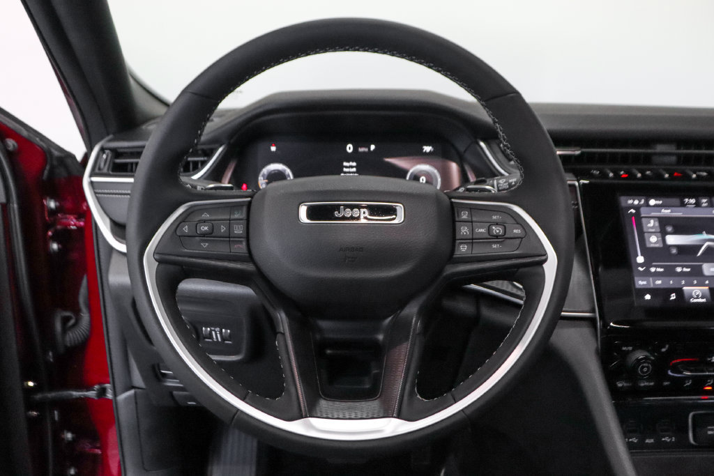 Used 2025 Jeep Grand Cherokee L Laredo w/ Luxury Tech Group I RWD image 22