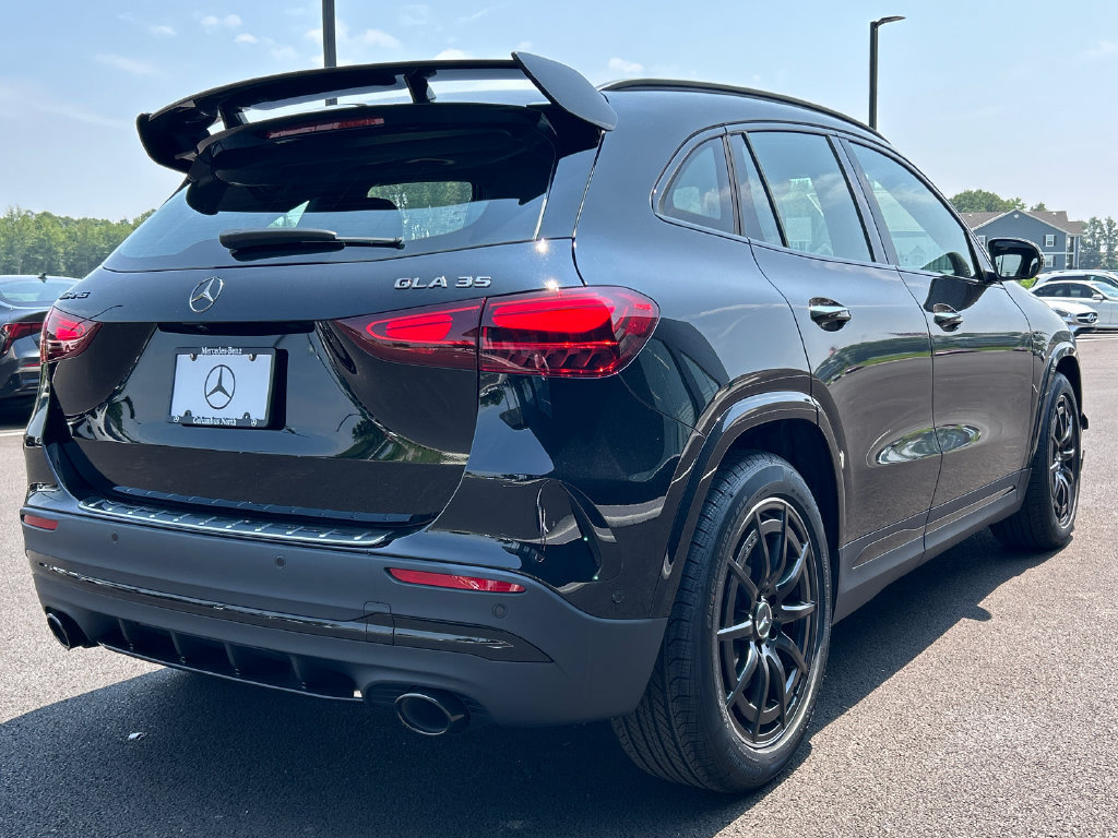 New 2026 Mercedes-Benz GLA 35 AMG 4MATIC image 8