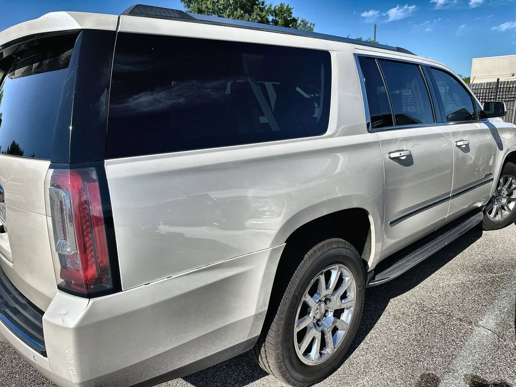 Used 2015 GMC Yukon XL Denali w/ Touring Package RWD image 8