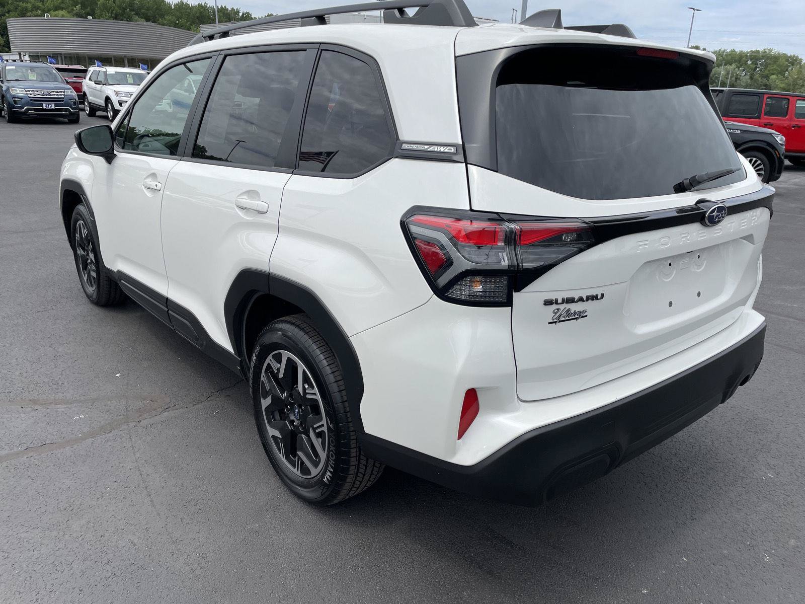 Used 2025 Subaru Forester Premium AWD/4WD image 3