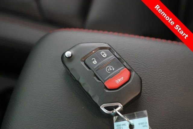 Used 2025 Jeep Wrangler Unlimited Rubicon image 3